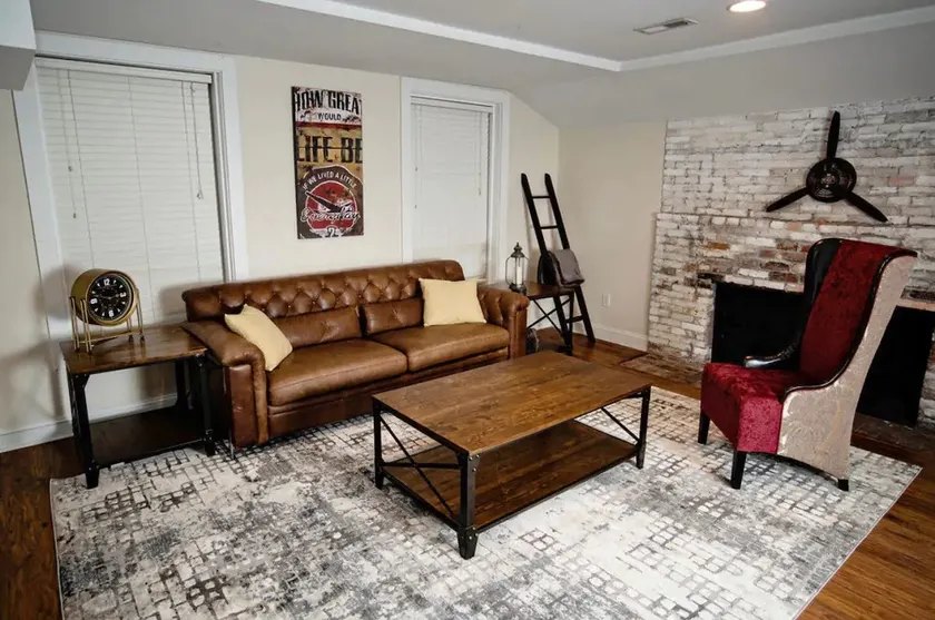 The Pilot's Lounge - Image 1