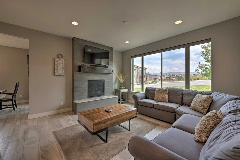 Modern Huntsville Resort Retreat w/ Deck & Hot Tub - Image 1