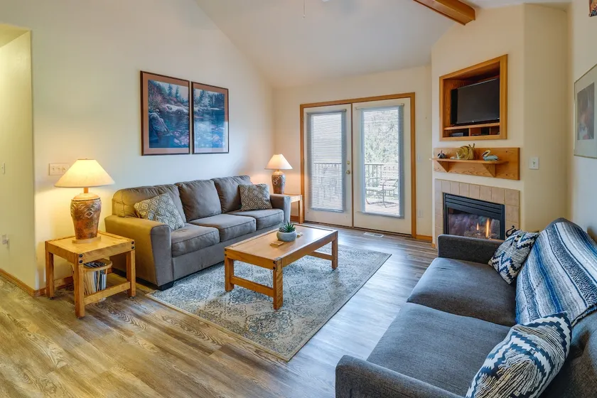 Resort-Style Klamath Falls Home, Golf Course View! - Image 1