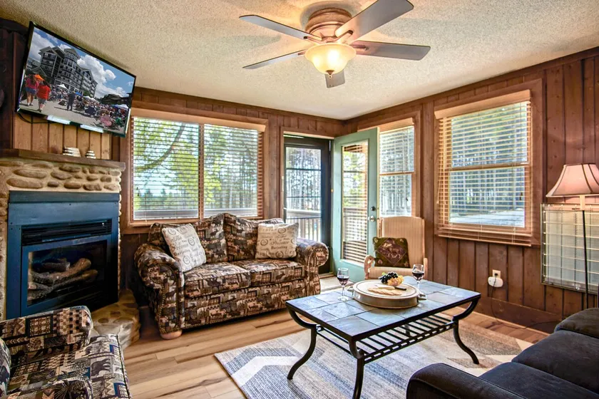 Tree Top 19, Snowpeak 2 Bedroom Spectacular Townhome Slope Side - Image 1