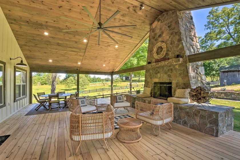 Blue Ridge Cottage: Modern Solace in the Mountains - Image 1