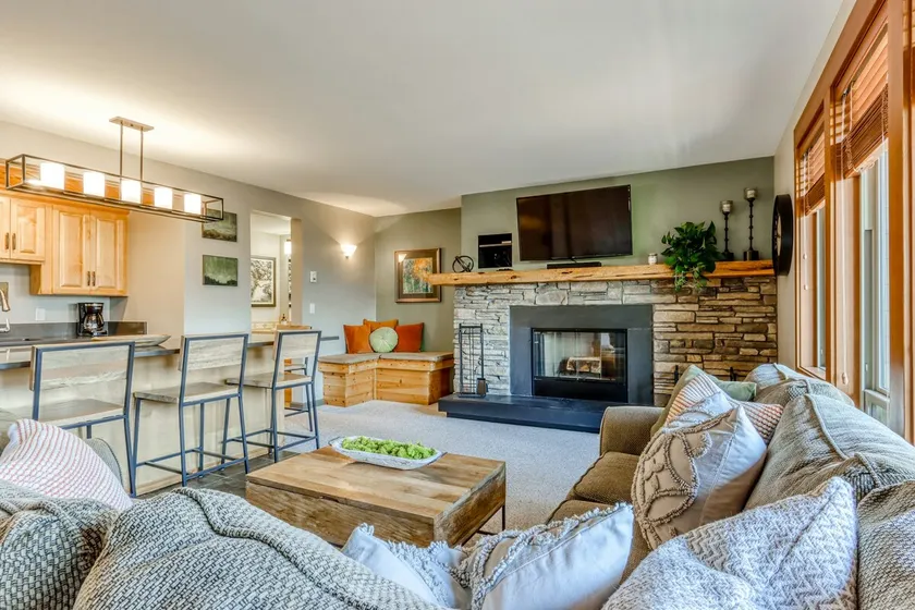 Beautiful Bend home with shared pools & hot tubs & - Image 1
