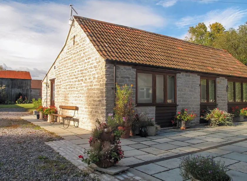 Cedar Barn - Image 1