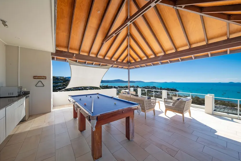 Executive Whitsunday Penthouse @ 40 Reflections - Image 1