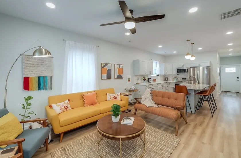 Luxe Home Downtown - Sleeps 6. Off-street parking - Image 1