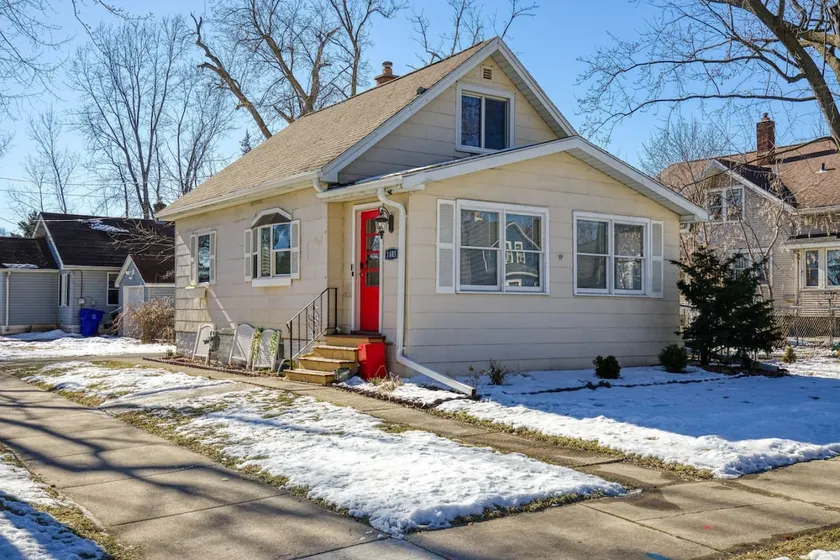 Fenced Yard - Stylish, Comfy Home: Walk Downtown - Image 1