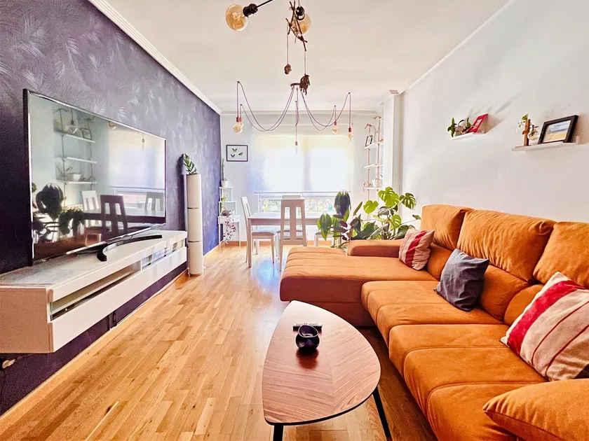 Housingleon- Casa Oliva con opción a Garaje - Image 1