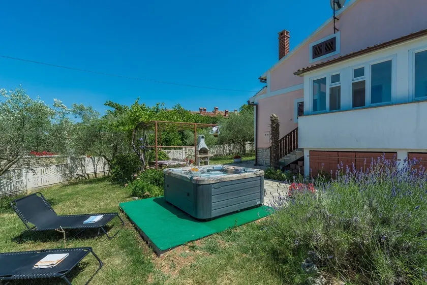 Ferienhaus Zora with Whirlpool - Image 1