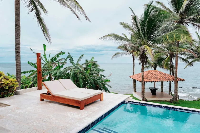 Super Private Beachfront 3BR Villa & Infinity Pool - Image 1