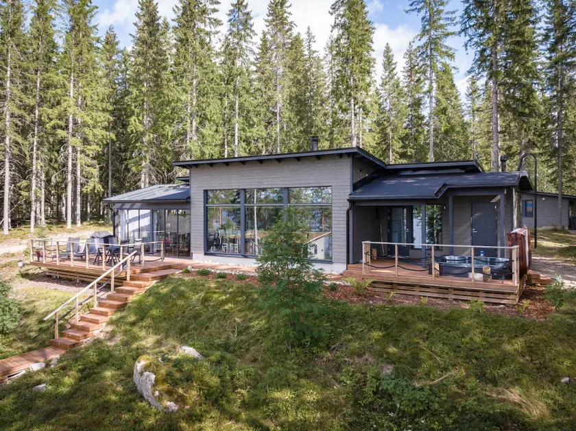 Holiday home with outdoor Jacuzzi and Sauna - Image 1