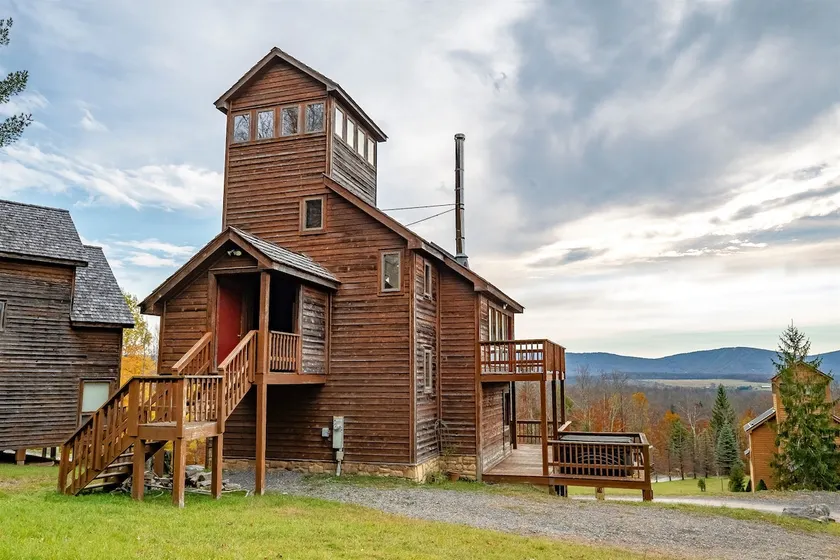 Viewtopia - Beautiful Views, Hot Tub, Smart TVs - Image 1