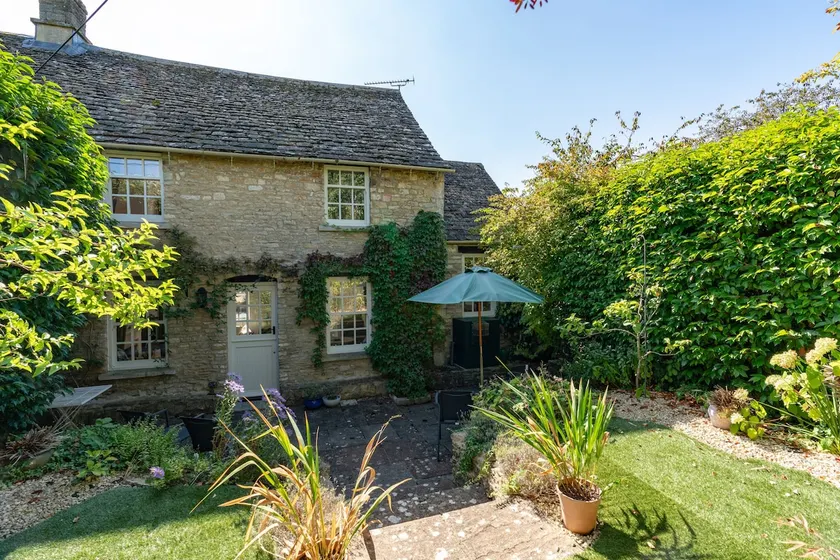 Charming Cotswold Cottage in Fulbrook - The Reading Room - Image 1