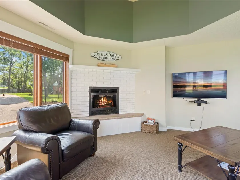 Gull Lake Rental | Beach Access, Pontoon Rentals - Image 1