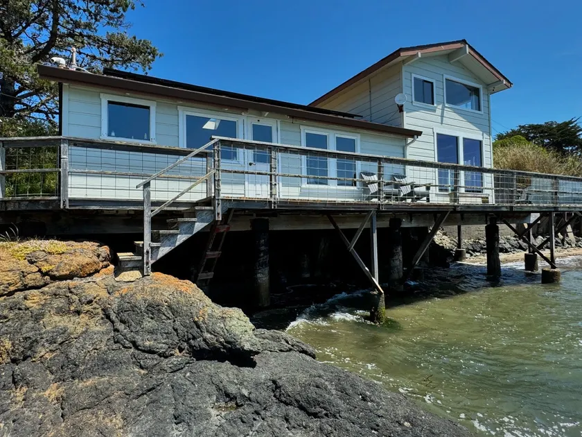 Bleu Bay Cottage - Image 1