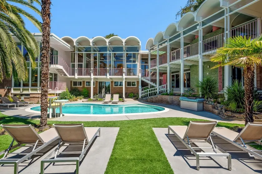 Iconia: Historic Mansion, Heated Pool, 9 Bedrooms - Image 1