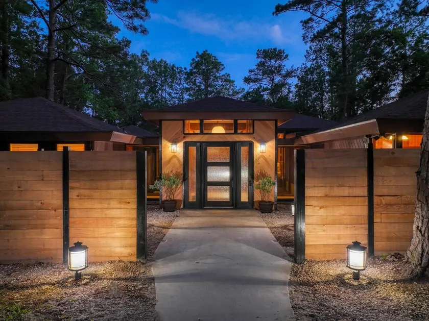Lakeshore Lodge - Waterfront at Lake Sam Rayburn - Image 1