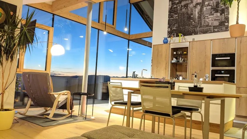 Luxury designer Penthouse, whirlpool and balcony - Image 1
