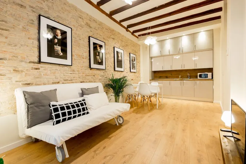 Paul and Gerardo's Apartments, 1-Bedroom Apartment... - Image 1