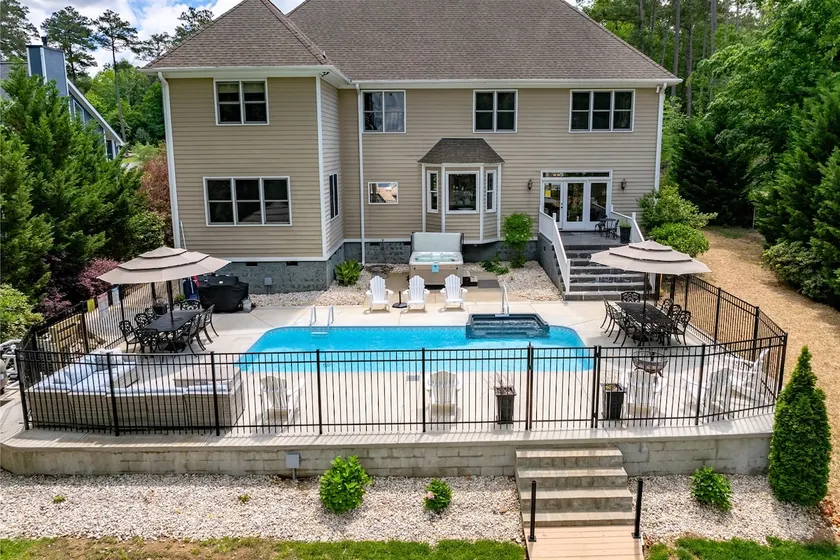 🌅 Lakefront Luxury | Flat Lot, Heated Pool, Hot Tub & Game Room Fun 🎮 Dock! - Image 1
