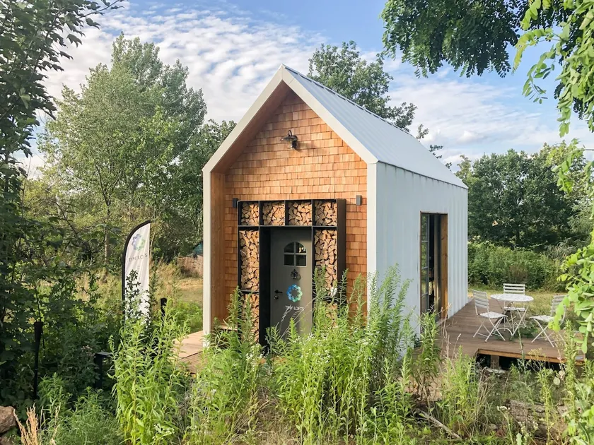 Tiny house on idyllic estate in the manor - Image 1