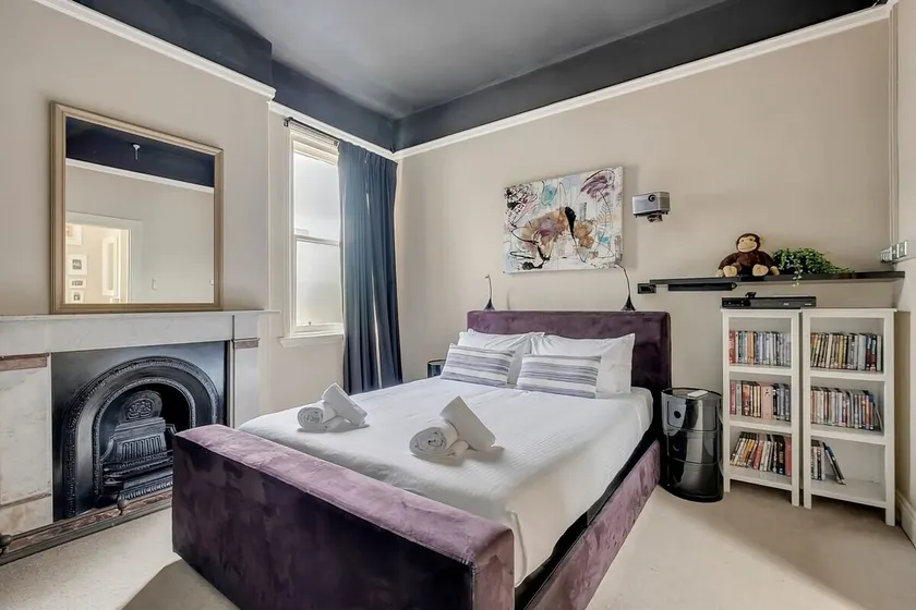 Mesmerising 3BR Home Cinema Room Spa Bath - Image 1