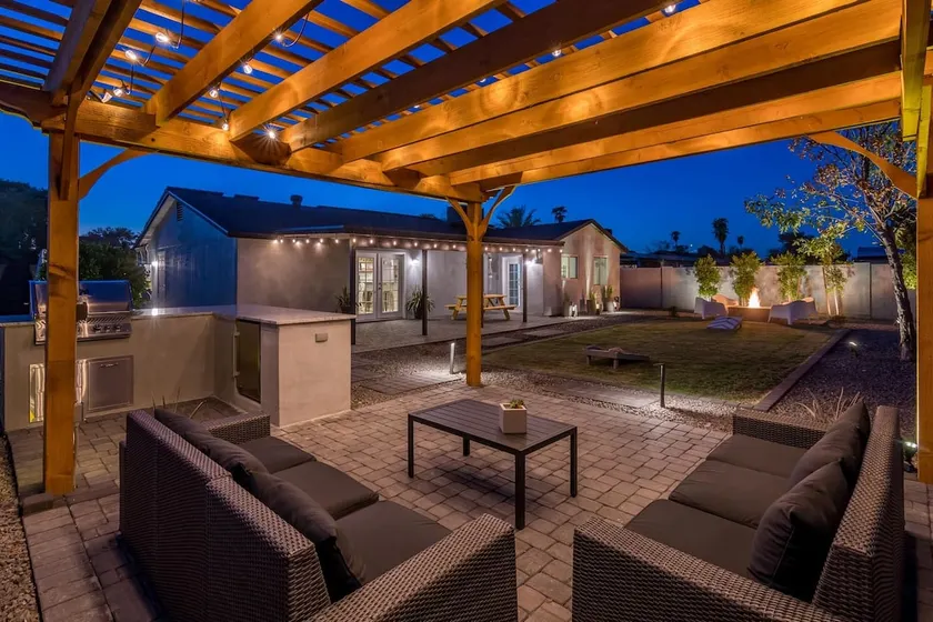 Modern Farmhouse Living in Phoenix -Prime Location - Image 1