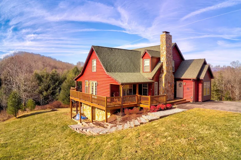 Family Blue Ridge Gem w/ Hot Tub! 1/2 Mi to River - Image 1