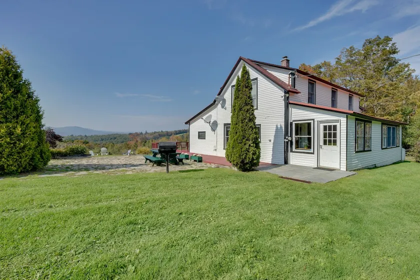 'John's Farmhouse in Mount Snow' on 120 Acres! - Image 1