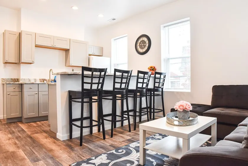 Perfect Mount Washington Home Walkable w Parking - Image 1