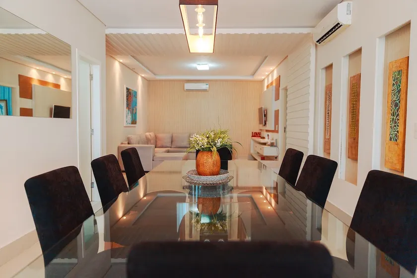 High-end apartment, 3 en-suite bathrooms, and 4 parking spaces. - Image 1