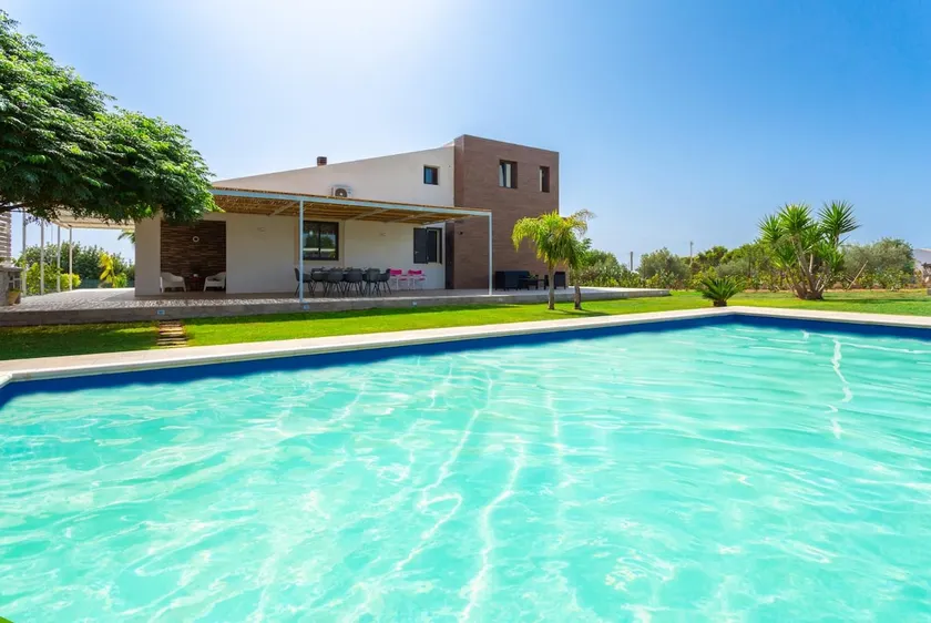 Villa Akos Large Private Pool AC WiFi - Image 1