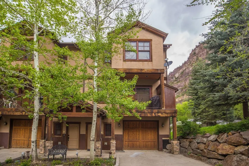 Vibrant Ouray Townhome | Close to Downtown | Air Conditioning | Deck - Image 1