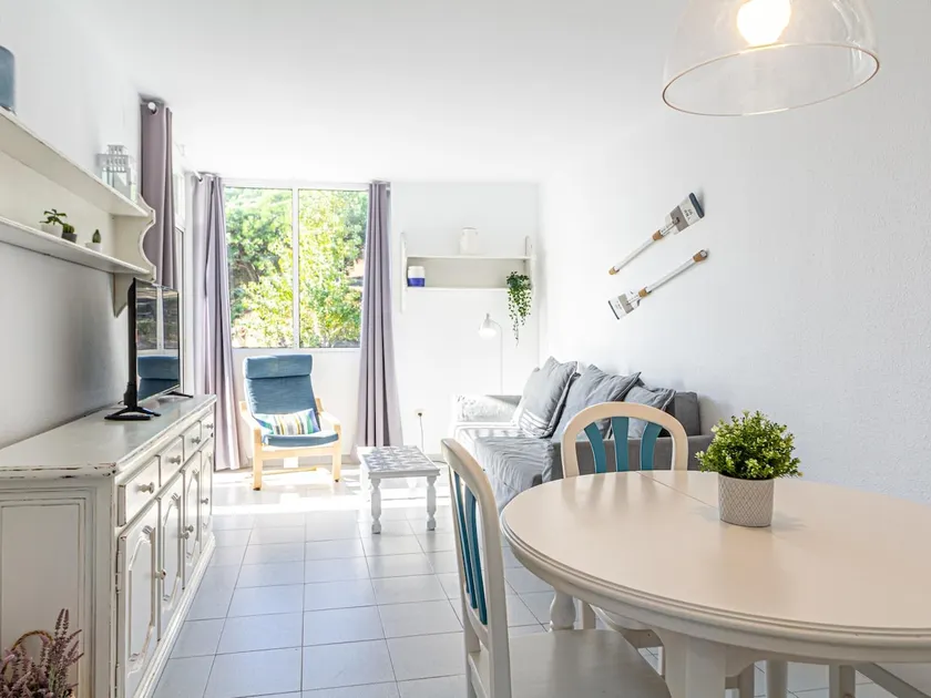 Apartment in front of the beach 40min BCN by train - Image 1