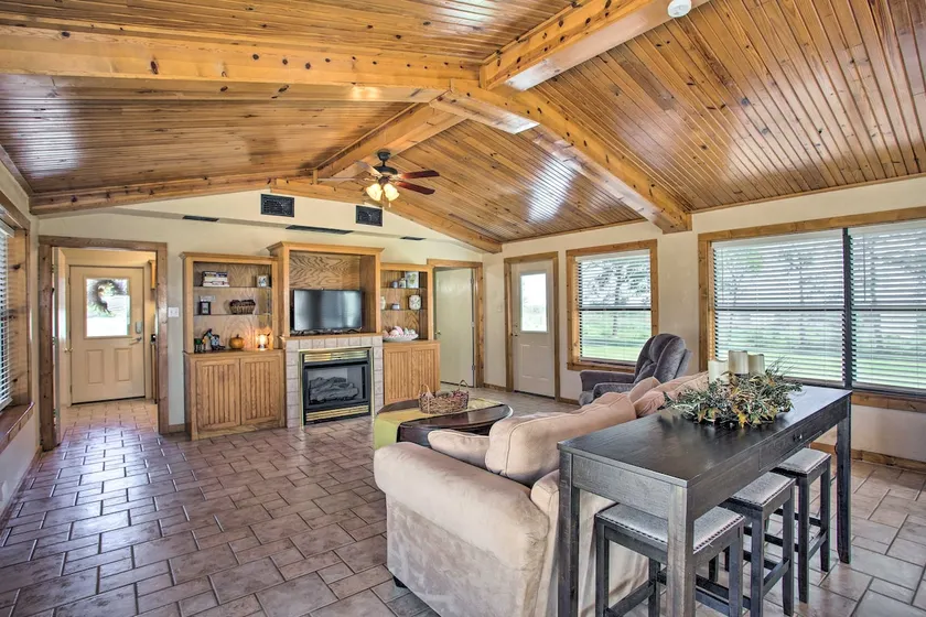 Pet-Friendly Efficiency Cottage w/ Pool! - Image 1