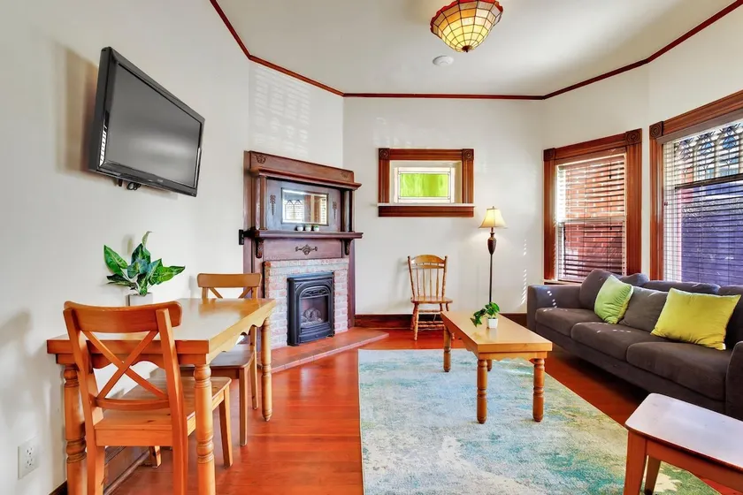 Beautifully Restored Downtown Victorian - Image 1