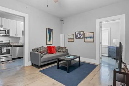 Comfortable stay downtown near sculpture park-7 - Image 1
