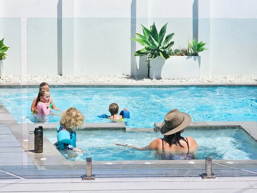 REEF Luxury Home, Ocean View, Large Pool & Hot Spa - Image 1