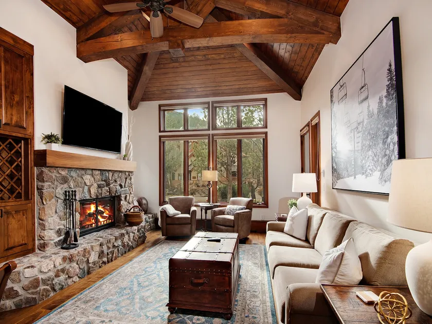 Seasons Lodge 206 | 2BR Arrowhead, Summer AC - Image 1