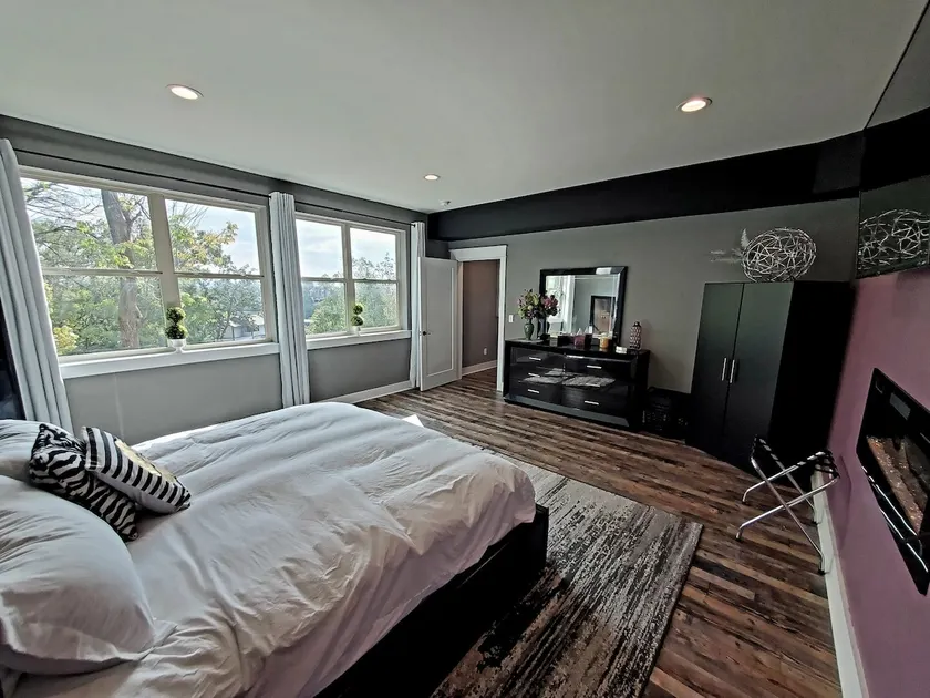Incredible City View with Private HotTub - Image 1