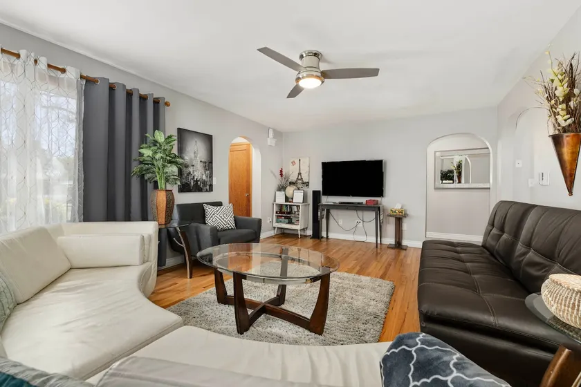 Spacious Family Home w/ Garage Game Room & Office! - Image 1