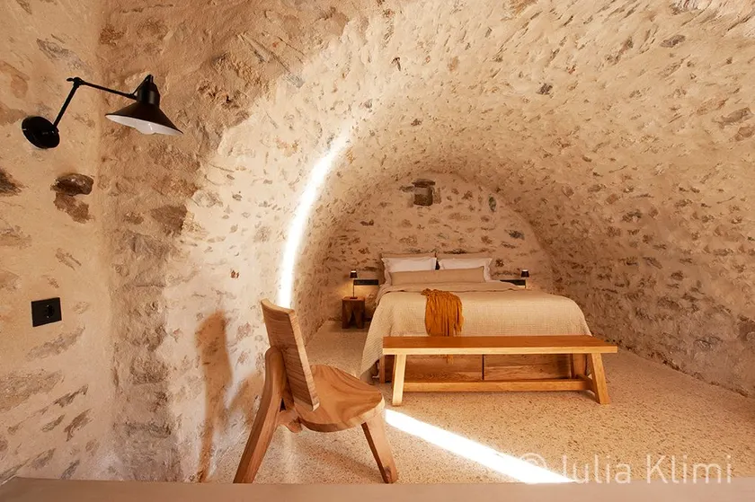 Ruga of Vamvakou | Traditional Arch Room - Image 1