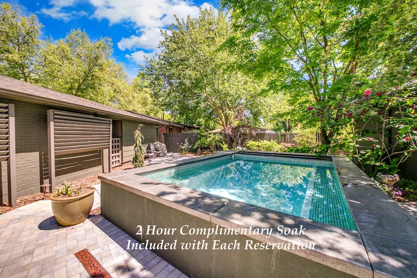 King Bed, EV Charger, Natural Hot Spring Pool! - Image 1