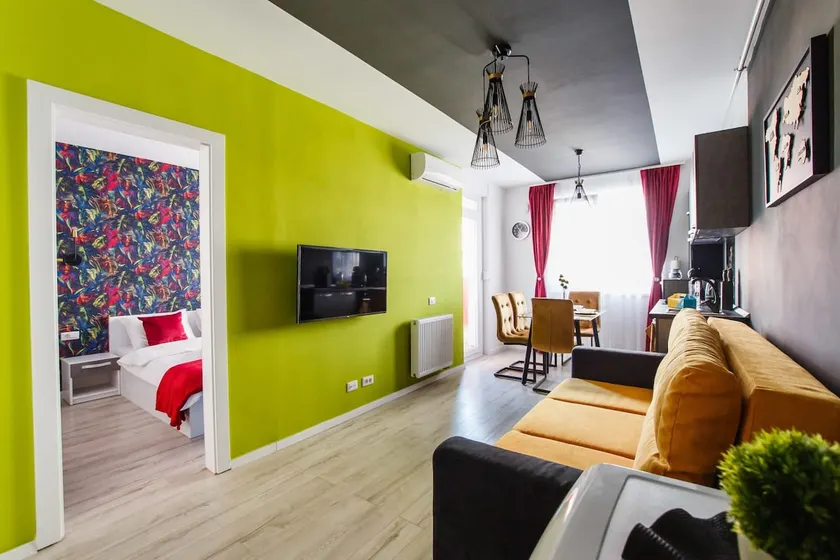 Vivid Colors near City Center - Image 1