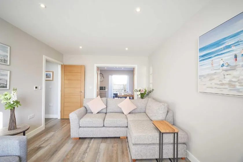 Host & Stay - Sunflower Cottage - Image 1