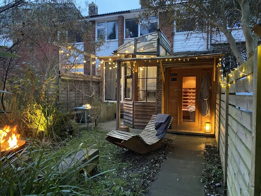 Cosy hideaway with garden sauna in Cambridge - Image 1