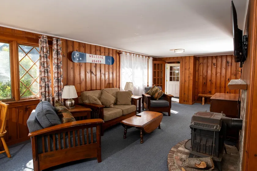 Skiway Cottage - Image 1