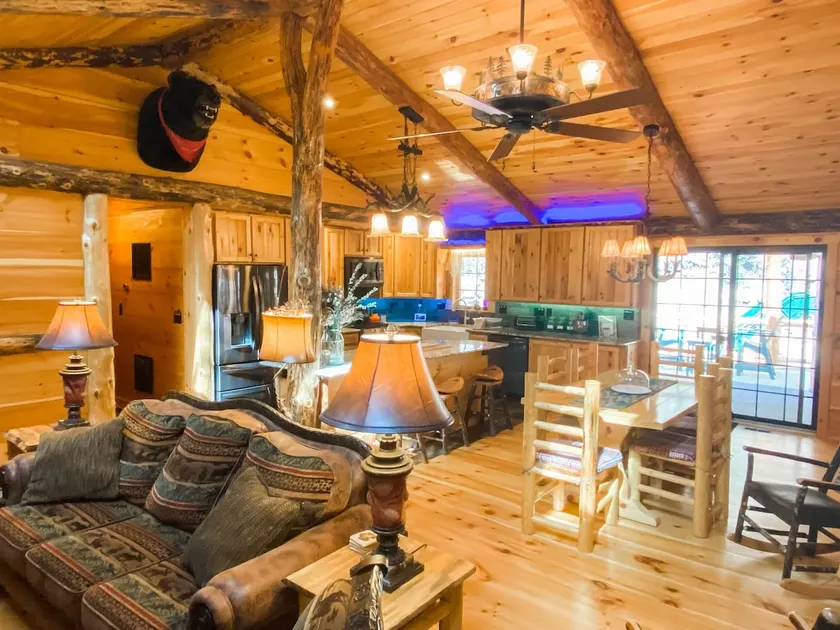 Luxury Streamfront Cabin w Hot Tub - No Airbnb Fee - Image 1
