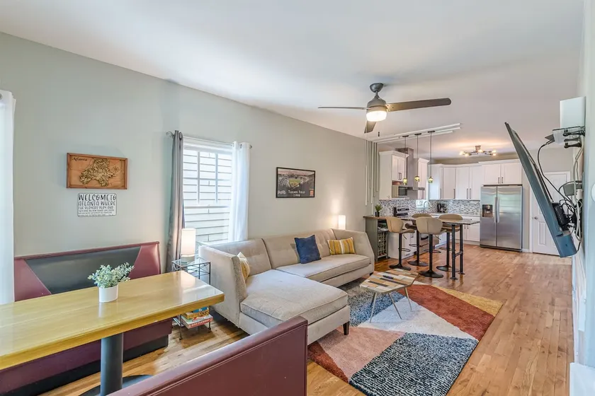 Chic Downtown Bungalow | Walk to Restaurants - Image 1