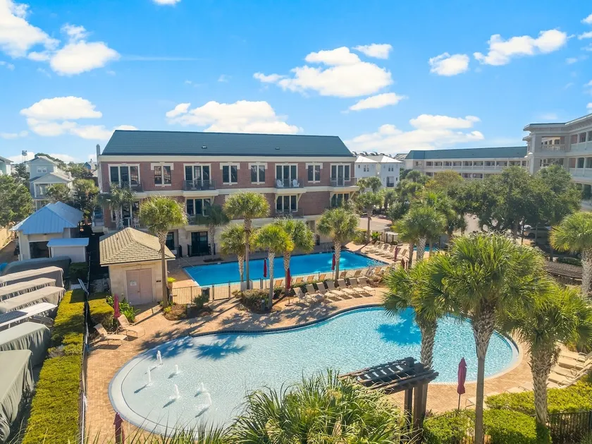 The Holland House 331–Spacious Condo–Sleeps 8 - Image 1