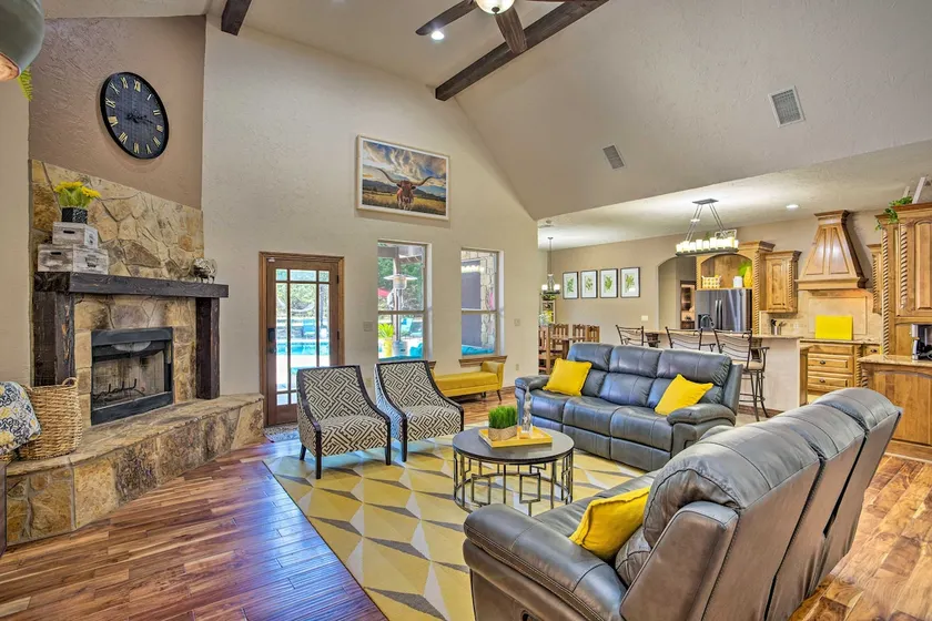 Heated Spa, Fire Pit! 14-Acre Terrell Ranch Escape - Image 1